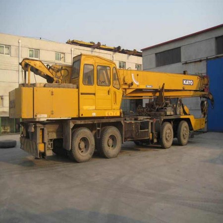 USED KATO NK300E TRUCK CRANE